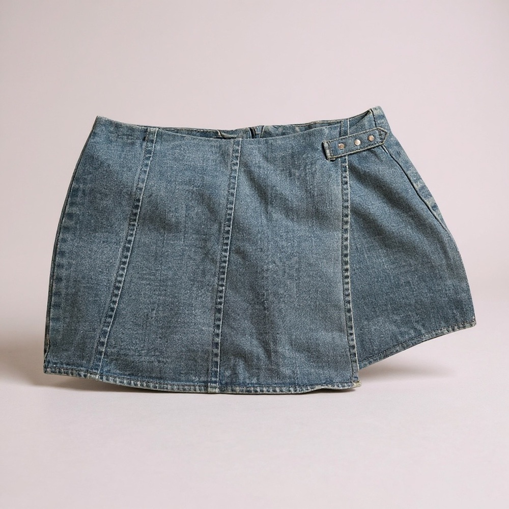 PrettyLittleThing Vintage Wash Wrap Over Denim Mini Skirt – Sz 8 [US] / 12 [UK]